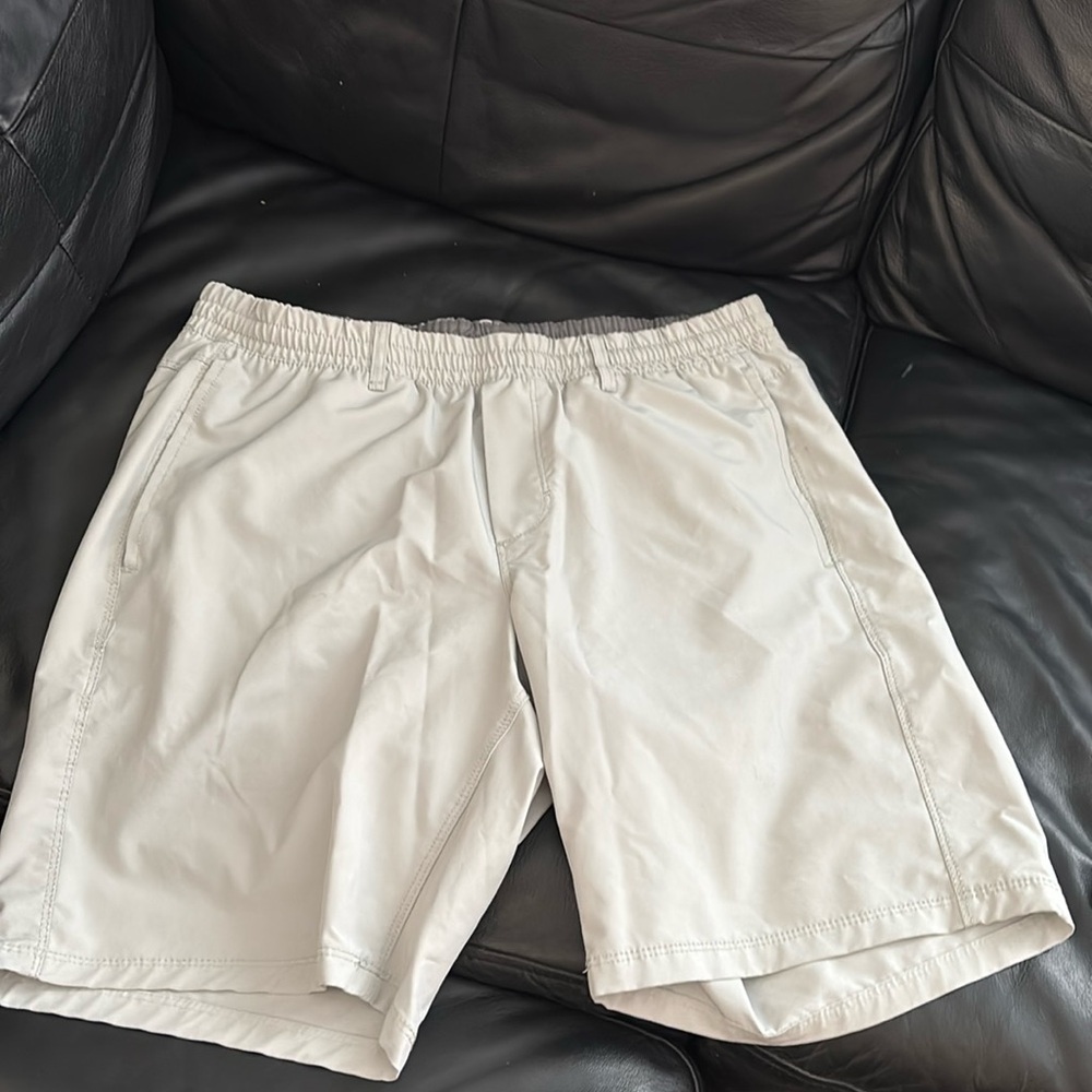 Men’s athletic shorts with liner